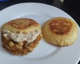 Foto del paso 3 de la receta: Arepas🫓 de maíz🌽tierno rellenas de dip de🫘frijol zanahoria🥕 y pimientos🌶️ tatemados🥙🌯