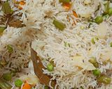 नवरत्न व्हेज पुलाव (veg pulav recipe in marathi) रेसिपी स्टेप 6 फोटो