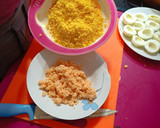Foto del paso 3 de la receta: Huevos rellenos con langostinos y salmón ahumado