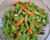 Foto langkah ke 6 dari resep Oseng Buncis Wortel.