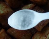 Gambar langkah 4 resipi Ubi Kayu Goreng Berempah.