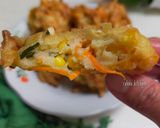 Foto langkah ke 4 dari resep Bakwan Jagung Sayuran.