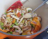 Foto del paso 3 de la receta: Arroz integral caldoso con verduras, shiitake y miso