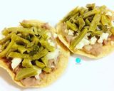 Foto del paso 1 de la receta: Tostadas de nopales y frijoles