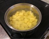 Fenyvesi töltött lángos recept fázis 1 fotója