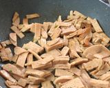 A picture of step 2 of Chicken pesto pasta.