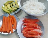 รูปขั้นตอนการทำที่ 1 ของ ข้าวห่อสาหร่ายปูอัดอะโวคาโด
