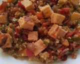 Foto del paso 4 de la receta: Quinoa con verduras y hamburguesa de salmón y merluza