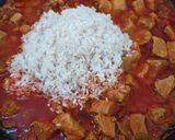 Rizseshús, tejfölös kovászolt káposztával recept fázis 3 fotója