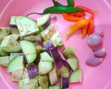 Foto langkah ke 1 dari resep Terong Oseng Bawang.