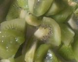 A picture of step 1 of Kiwi mint chutney.