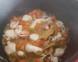 Foto del paso 3 de la receta: Estofado de patata 🥔🥕 y calamarcitos