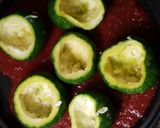 Foto del paso 1 de la receta: Zapallitos rellenos atún y Cuscus en salsa de tomate!