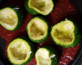 Foto del paso 1 de la receta: Zapallitos rellenos atún y Cuscus en salsa de tomate!
