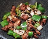 A picture of step 7 of Chinese Black Beans spareribs with green bell pepper onion 豉椒炒排骨.