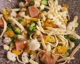 Foto del paso 6 de la receta: Fideos Saltados con Salmón