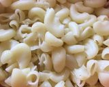 A picture of step 1 of Red sauce macaroni.
