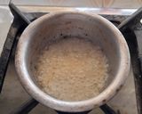 A picture of step 5 of Lehsuni dal palak.