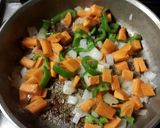 Foto del paso 4 de la receta: Verduras salteadas con pollo
