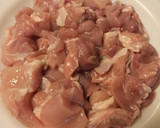 Foto del paso 2 de la receta: Muslos de pollo con espinacas y queso