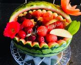 A picture of step 5 of HOW TO MAKE A WATERMELON BASKET:.