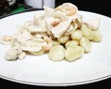 Foto del paso 3 de la receta: Salsa de Pollo con Camarones y Ñoquis