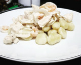 Foto del paso 3 de la receta: Salsa de Pollo con Camarones y Ñoquis