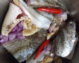 Hình bước làm 2 của món Cá ông căn kho khô