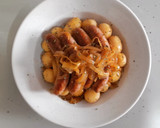 Foto del paso 6 de la receta: Salchichas encebolladas al Oporto con patatas