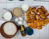 Foto del passaggio 1 della ricetta Torta allo yogurt con pesche e mandorle