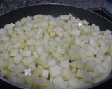 Foto del paso 1 de la receta: Tortilla de patatas y espinacas rellena de queso fresco
