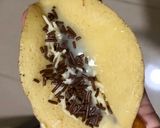 Foto langkah ke 5 dari resep Martabak Manis Mini Lipat.