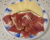 Foto del paso 1 de la receta: Albóndigas de carne, jamón y queso con guisantes