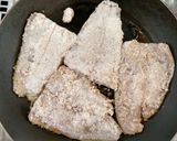 A picture of step 2 of Pan fried pangasius.