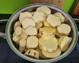 Hình bước làm 2 của món Chè Khoai Lang Dẻo Cốt Dừa