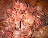 Hình bước làm 1 của món Nui xào bò sa tế