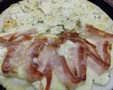Foto del paso 11 de la receta: Pizza con panceta y huevo frito (2 variedades)