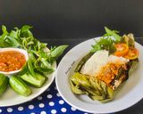 Foto langkah ke 6 dari resep Nasi Bakar Ikan Tongkol Suwir Pedas.