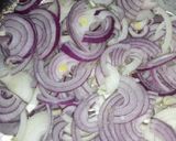 Foto del paso 2 de la receta: Bondiola con salsa de cebollas a la mostaza y papas al natural