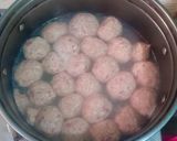 Foto langkah ke 2 dari resep Sup Bola Tahu Kornet.