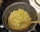 Foto del paso 3 de la receta: Quinoa con alubias blancas, brócoli y alcachofas