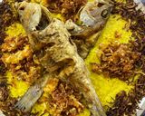 صورة لخطوة 3 من وصفة المعدوس (أرز وعدس أحمر) مع سمك مقلي