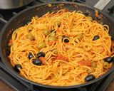 Olívás-szardellás spagetti recept fázis 7 fotója