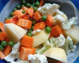 A picture of step 1 of Mix Boiled Vegetables.