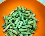 Foto langkah ke 3 dari resep Tumis Buncis Sosis.