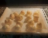 Foto del passaggio 4 della ricetta Bignè con mousse di yogurt al mirtillo