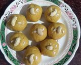 A picture of step 4 of Besan ladoo.