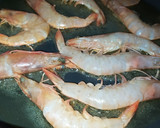 Foto del paso 1 de la receta: Arroz con anillas, langostinos y almejas