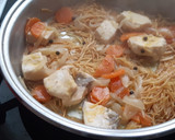 Foto del paso 2 de la receta: Fideos con pescado (aprovechamiento)