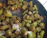 A picture of step 4 of Hari Mirchi Ke Tiopre.
